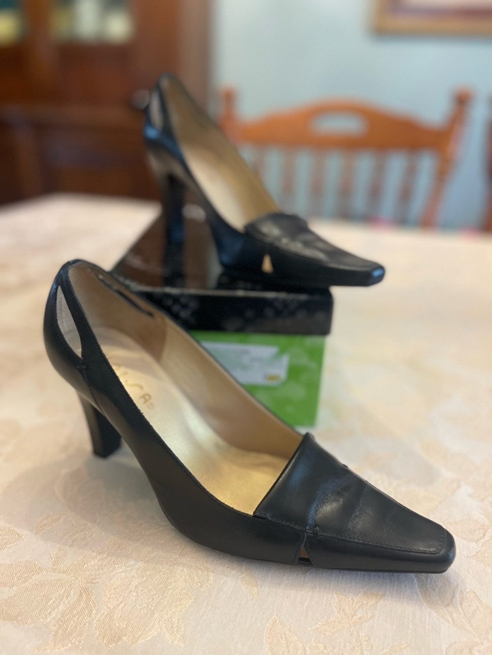 Unisa Black Leather Mid-Heel Pumps 8B